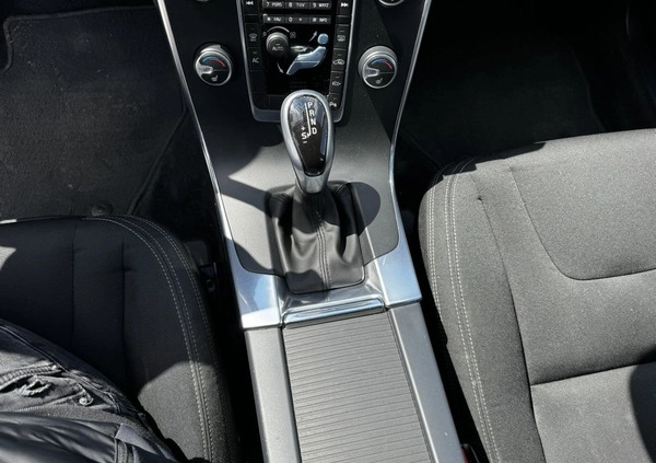 Volvo V60 cena 39999 przebieg: 235000, rok produkcji 2015 z Pajęczno małe 436